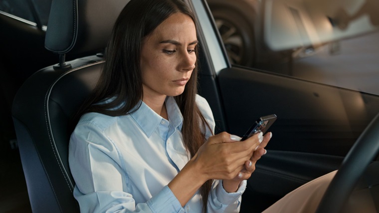 korzystanie z&nbsp;telefonu podczas jazdy